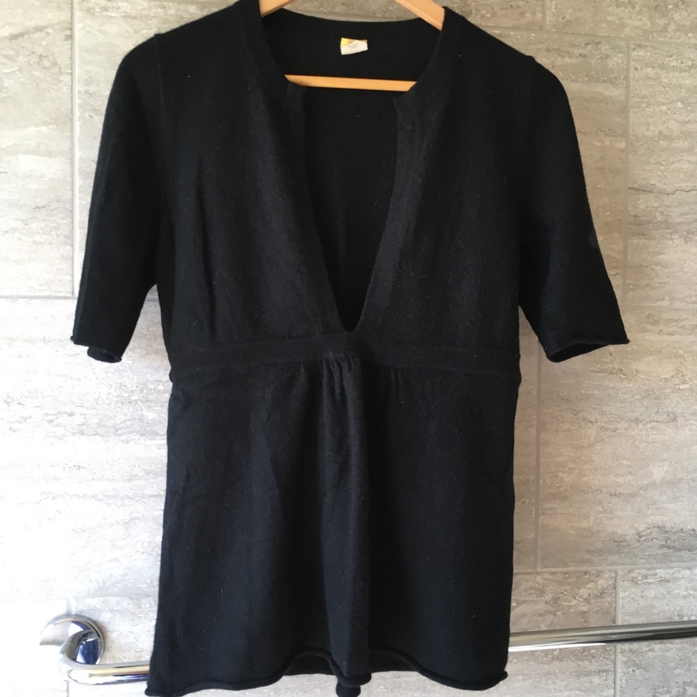 Cashmere short sleeve sweater with deep V neck